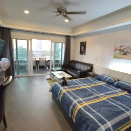 Villa Germania Jomtien Beach Exterior photo